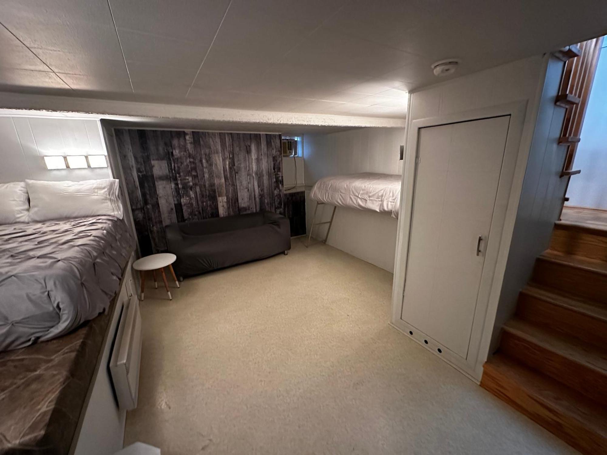 Cozy House For 6 Guests - Petite Maison Chaleureuse Pour 6 Personnes * Laval